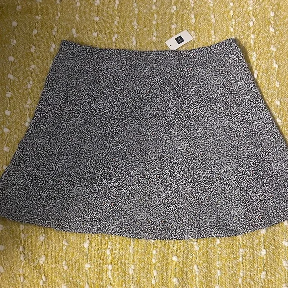 Elegant Black and White Patterned Skirt - Picture 7 of 10
